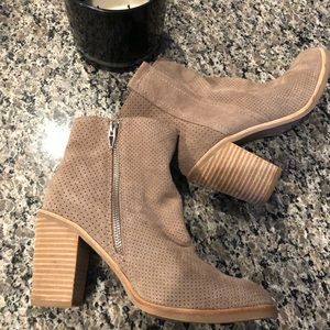 🍁Brand New🍁 Dolce Vita Tan Suede Booties! 6.5